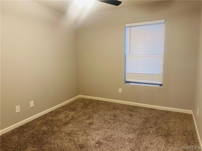 Building Photo - 9927 S Phoenix Dr