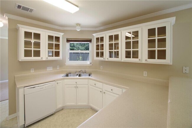 Building Photo - 807 Camino Real Dr