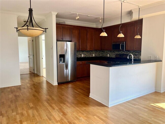 Building Photo - 370 Marshall Ave