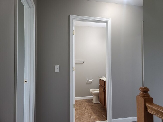 Building Photo - 3 Bed 2.5 Bath Townhome Ready for You in W...