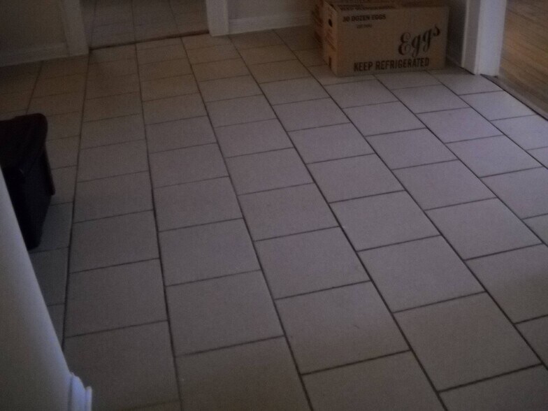 Building Photo - 341 E 13rh st