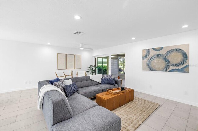 Building Photo - 111 Whispering Sands Cir