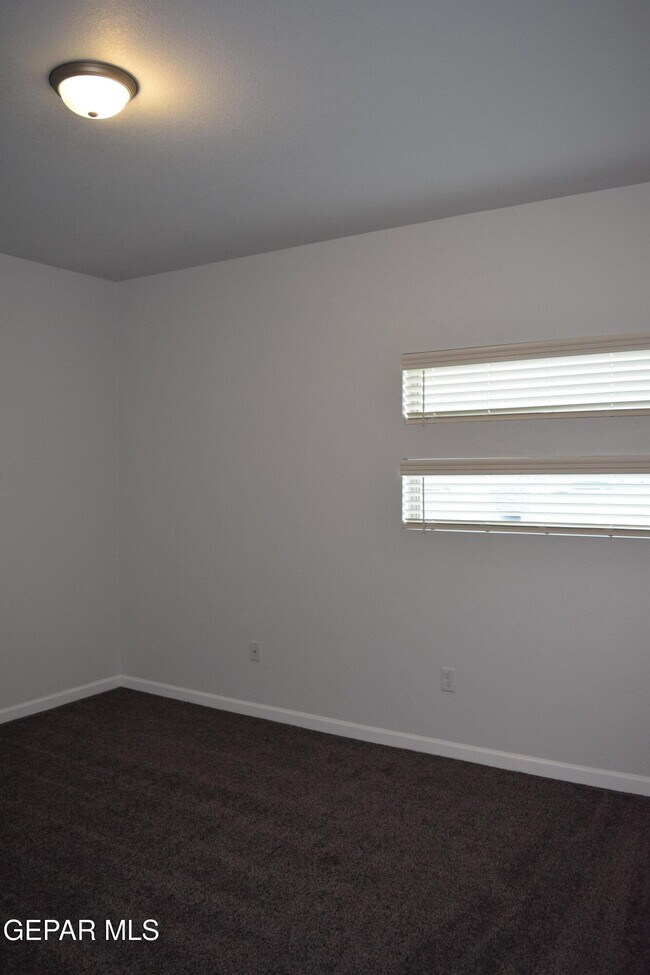 Building Photo - 1103 Nickel Hl Ave