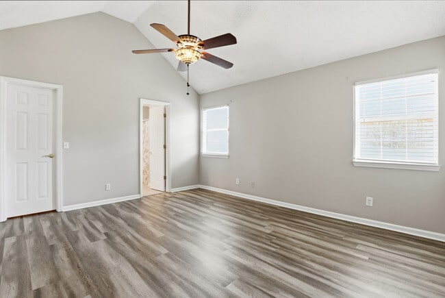 Building Photo - 10 Chamois Ct