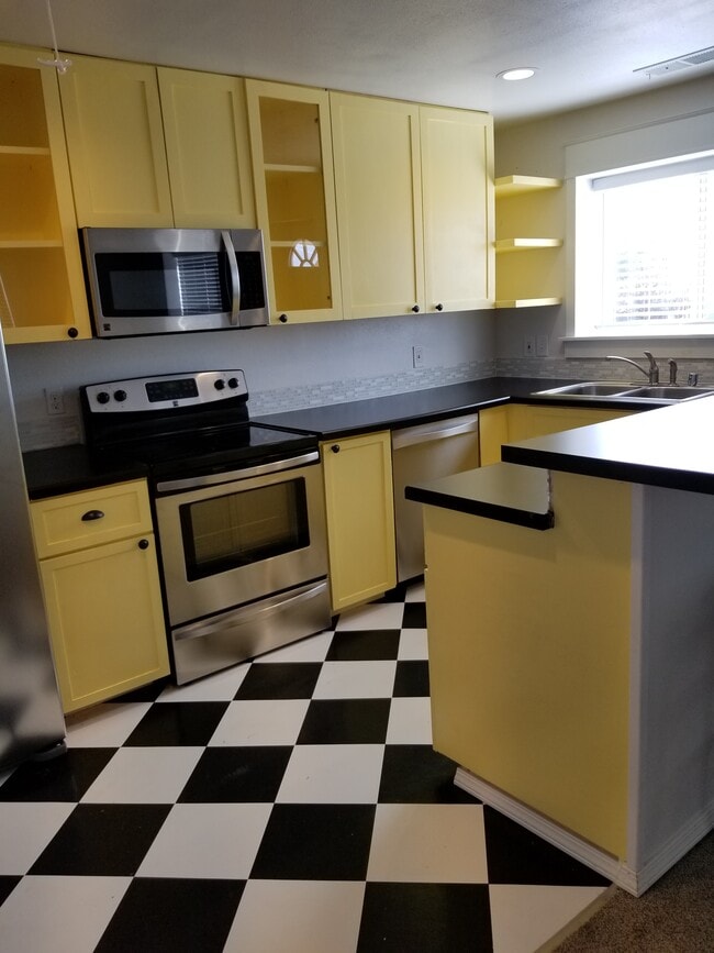 Building Photo - 200 S 8th St