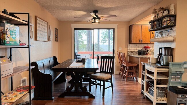 Building Photo - Fantastic Home Close to Schools, Shopping ...