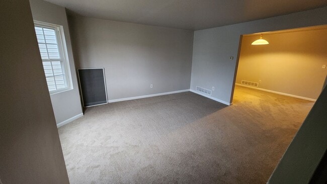 Building Photo - Affordable 2 bedroom / 1 bathroom townhome.