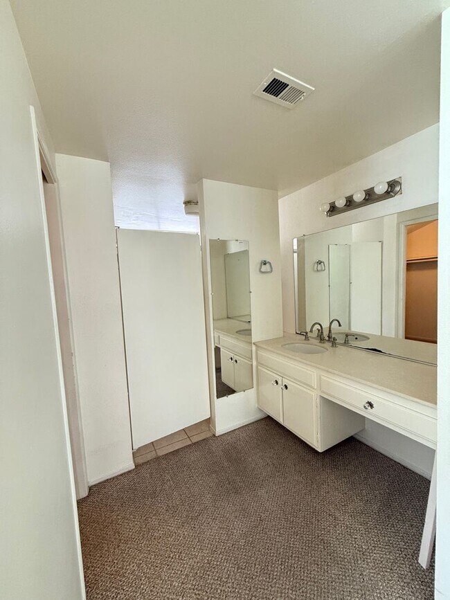 Building Photo - BEAUTIFUL 4 BEDROOM 3 BATH HOME