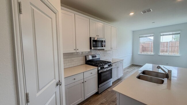 Building Photo - **MOVE IN READY HOME**