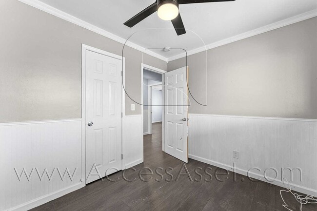 Building Photo - 402 Davis St