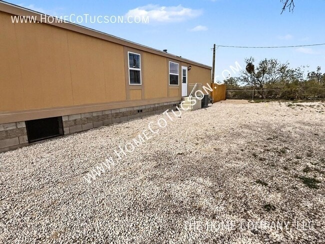 Building Photo - 9950 N El Uno Minor