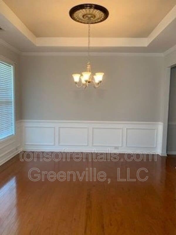 Building Photo - 205 Silver Hawk Dr