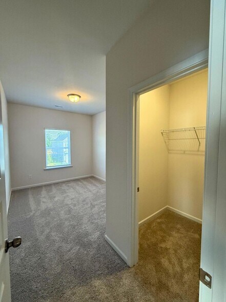 Building Photo - 11053 Valmont Ln