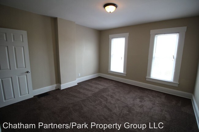 Building Photo - 321-323 Reeb Ave