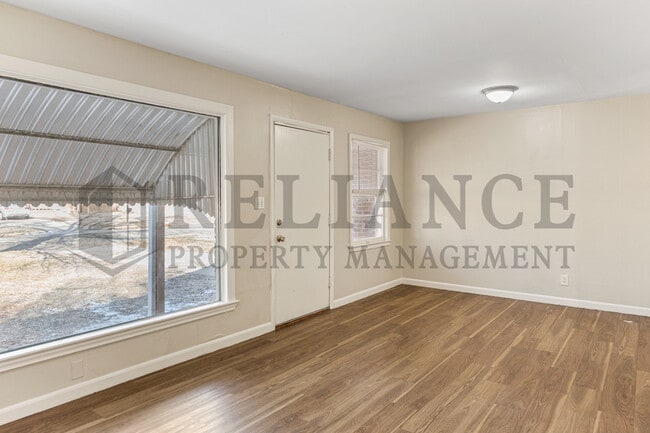 Building Photo - 628 S Mission Rd