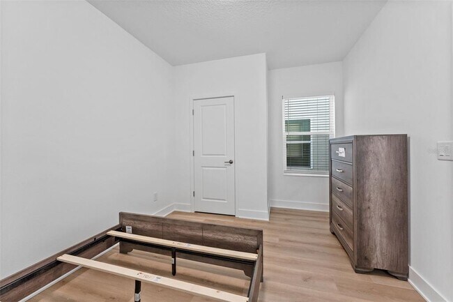 Building Photo - 2311 W Spruce St