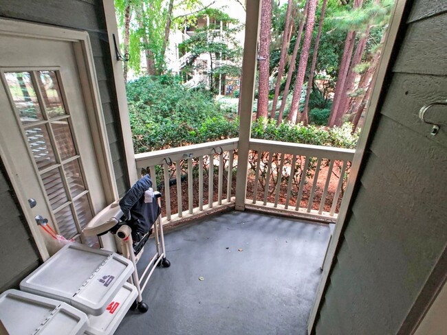 Building Photo - Beautiful Updated 2BR/2BA Condo Near Beltline