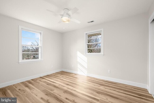 Building Photo - 6223 E Hemlock Dr