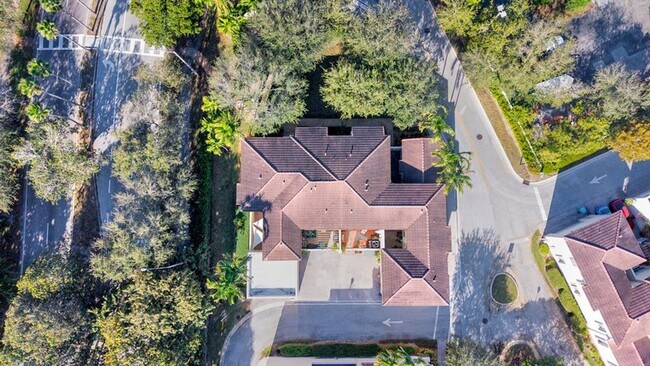 Building Photo - 406 NW 25th Ave