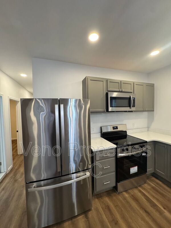 Building Photo - 351 4th St