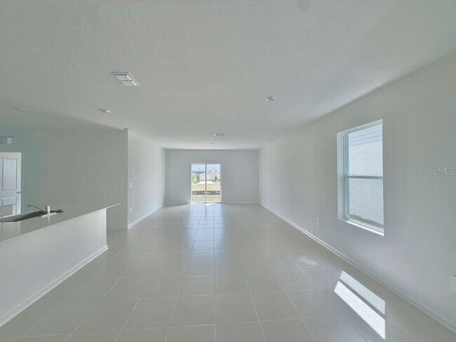 Building Photo - 3354 Alexander Dr