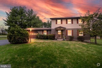 Building Photo - 108 N Hillside Dr