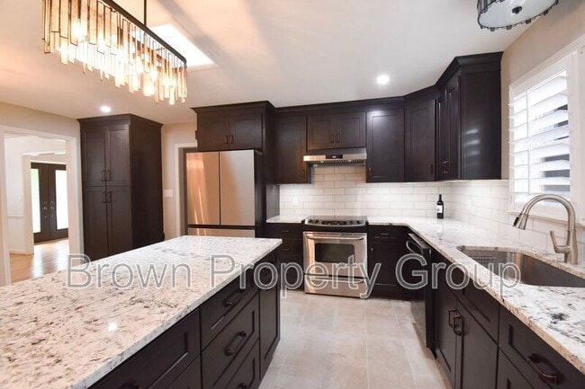 Building Photo - 2417 Dartmouth Dr