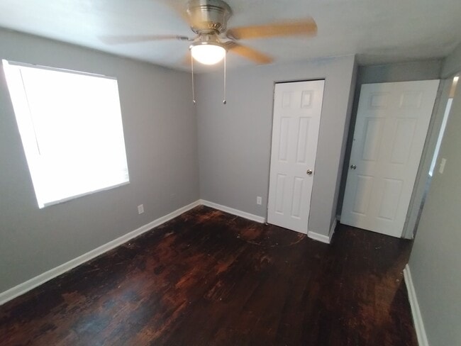 Building Photo - 3036 Saturn Ave