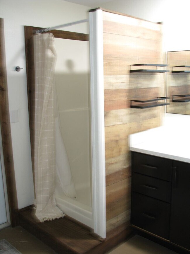 Building Photo - Beautiful 11.16 Acre Farm with Lots of Amenities!