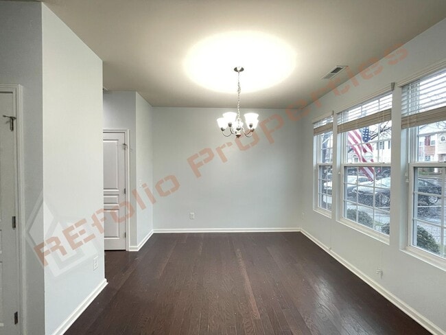 Building Photo - 750 Cupola Dr