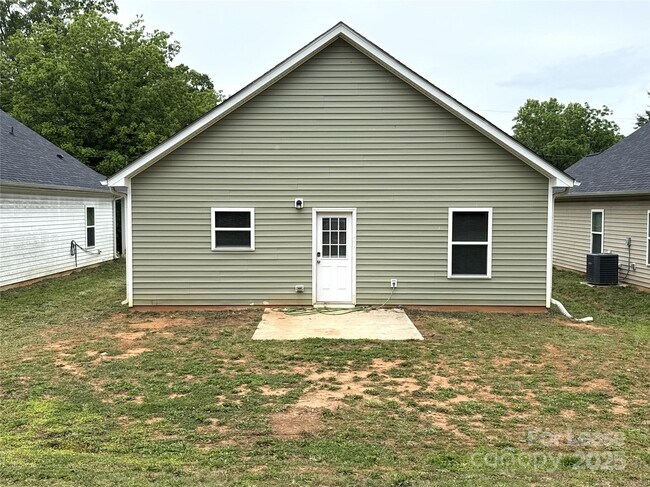 Building Photo - 635 Northway Dr