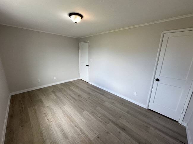 Building Photo - Well-Maintained 3-Bed, 1.5-Bath Home for Lease – 1,056 sq ft