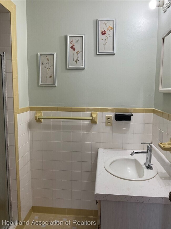 Building Photo - 106 Karola Dr