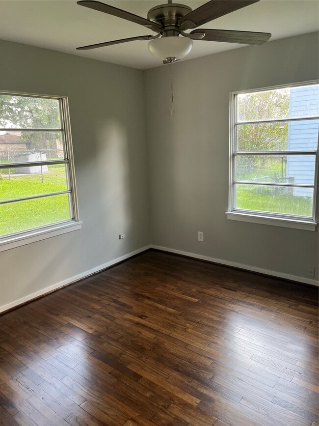 Building Photo - 7202 Carver Ave