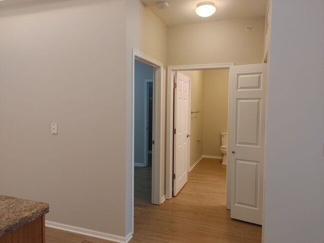Building Photo - $1,550 | 2 Bedroom, 2 Bathroom Condo | No ...