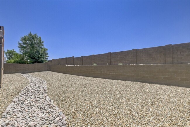 Building Photo - 3 bedrooms plus a den, 2 bath home in Brig...