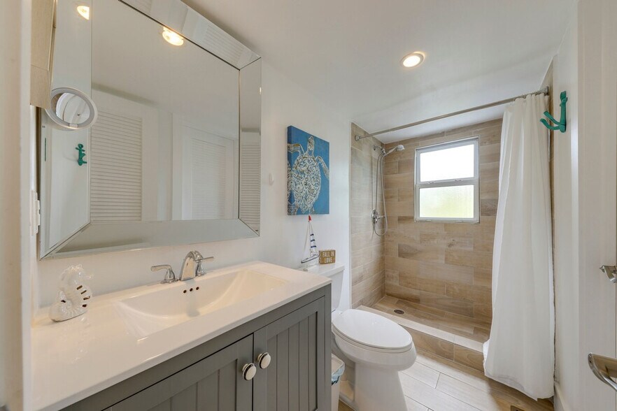 Building Photo - 398 Burton Dr