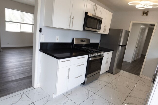 Building Photo - 5478 Mary Ln Dr