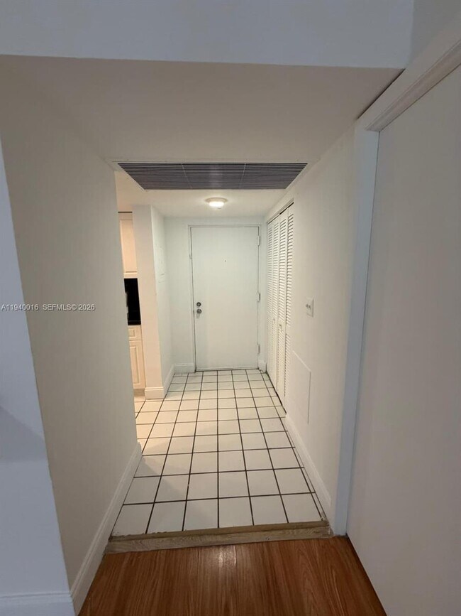 Building Photo - 8160 Geneva Ct