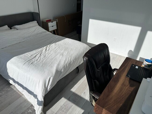 Building Photo - 125 Guest St