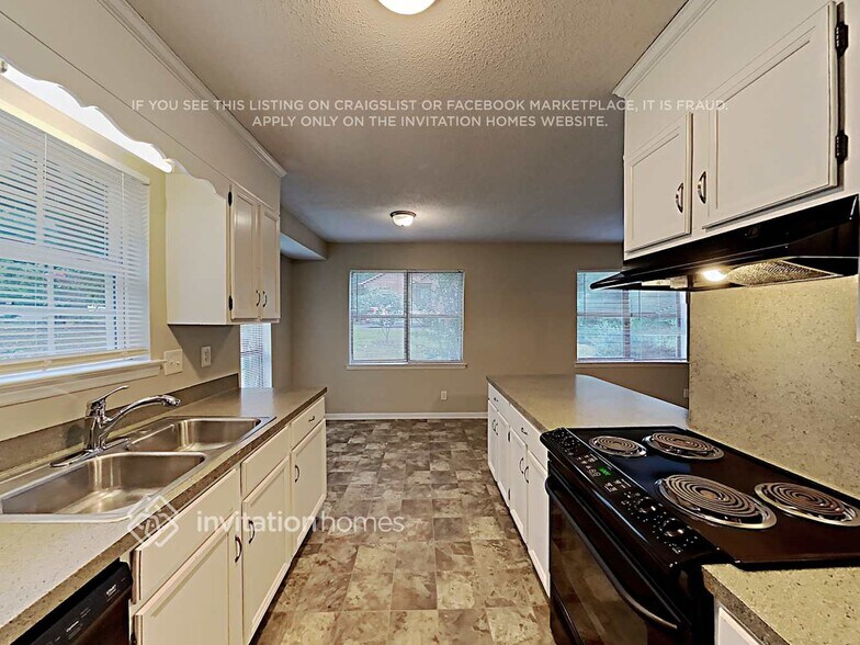 Building Photo - 320 Wilby Dr