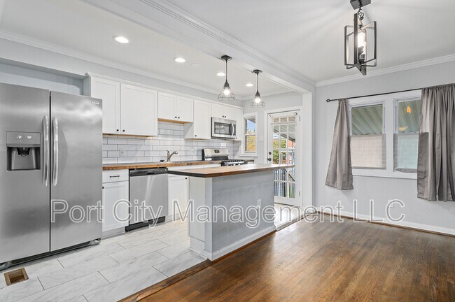 Building Photo - 885 Jaydee Ave