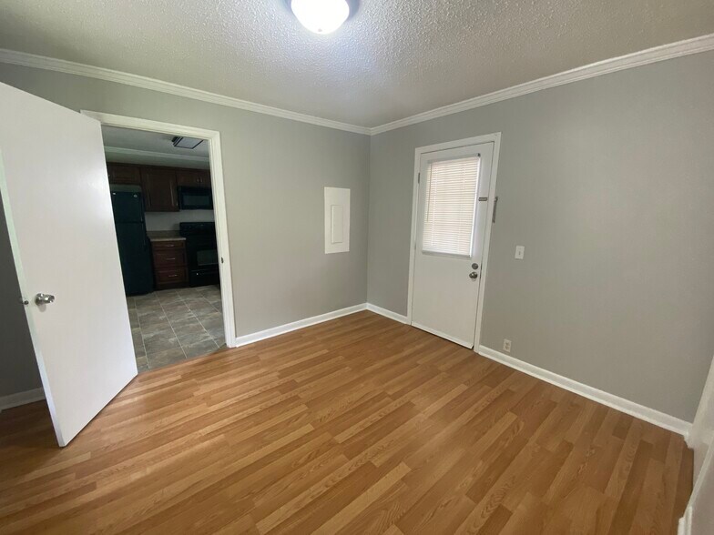 Spare/Laundry Room - 83 Vero Beach St