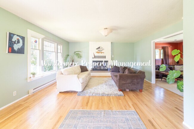 Building Photo - Peaceful and bright 3 bed in Kingston, walk to ferry, with Dry Sauna!