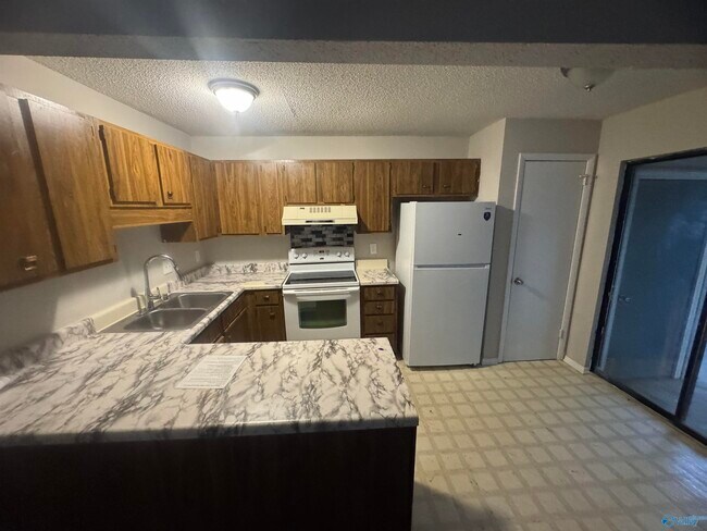 Building Photo - 2703 Lantern Walk SE