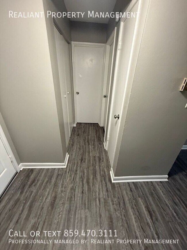 Building Photo - 2082 Fairmont Ct