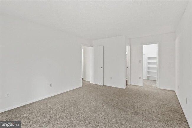 Building Photo - 2222 Hunters Run Dr