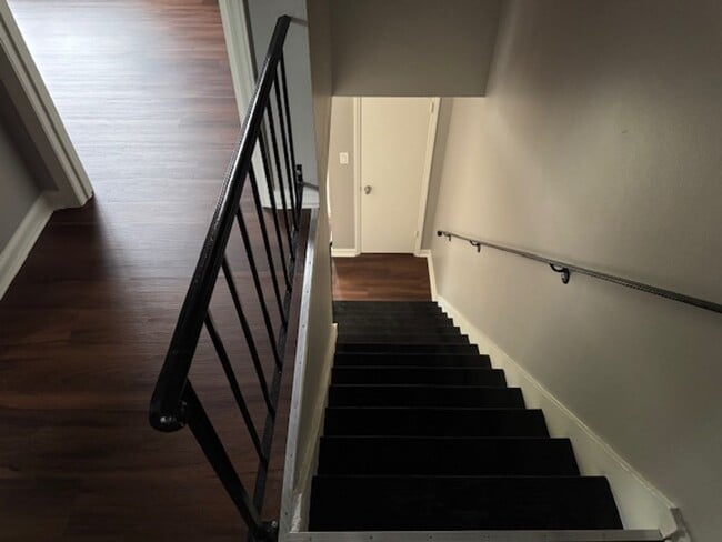 Building Photo - Newly Renovated!!