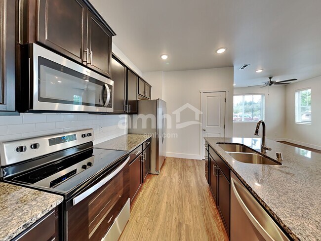 Building Photo - 33084 Ten Trails Pkwy