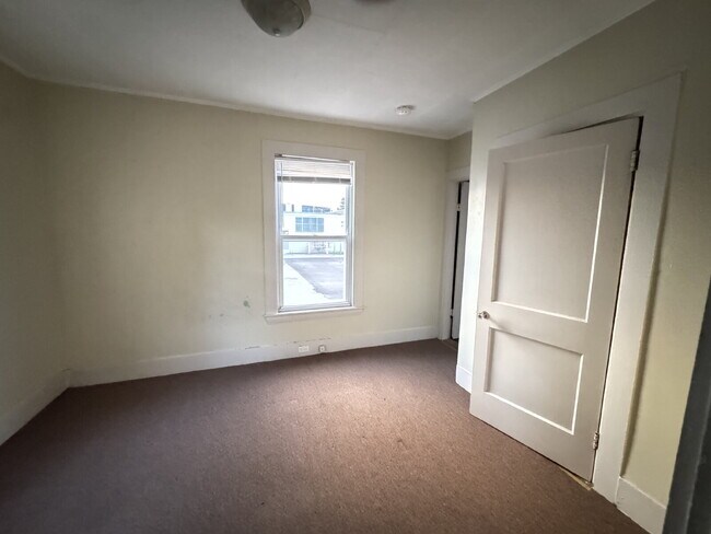 Building Photo - Spacious 2-Bedroom + Bonus Room in the Heart of Westbrook – $2,400/Month